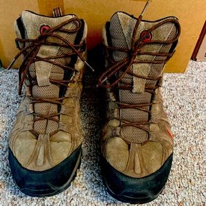 Men’s size 12 Merrell waterproof hiking boots.